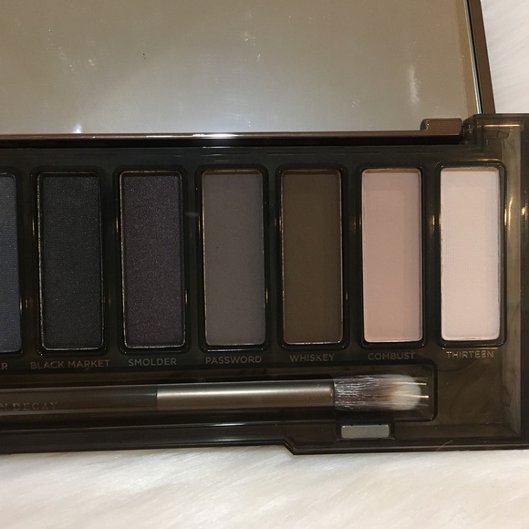 Urban Decay Naked Smoky Eyeshadow Palette - Picture 7 of 7